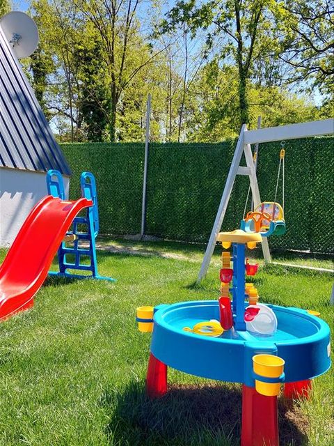 listing card gallery