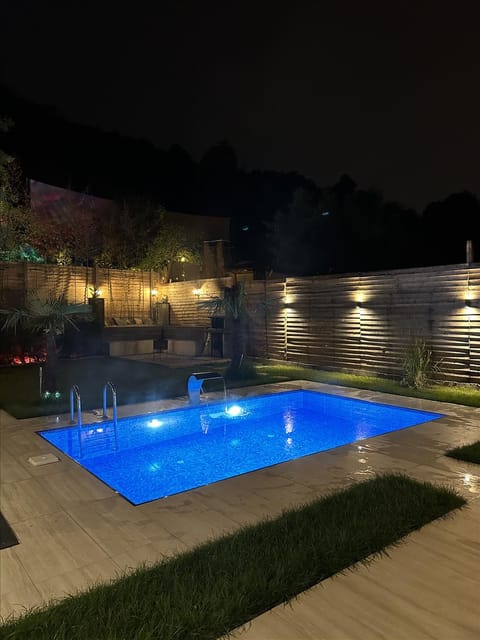 listing card gallery