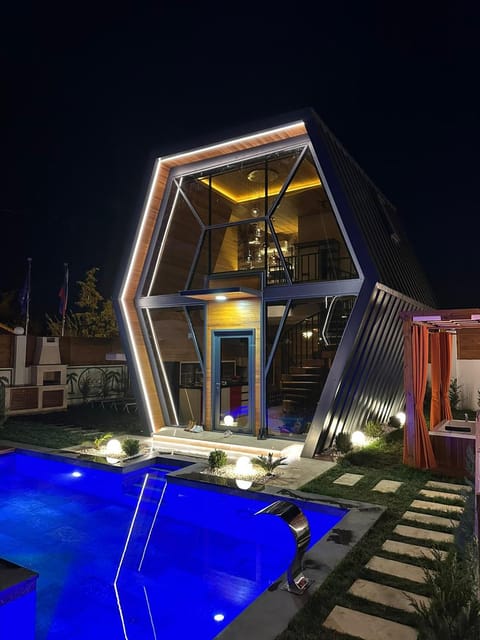 listing card gallery