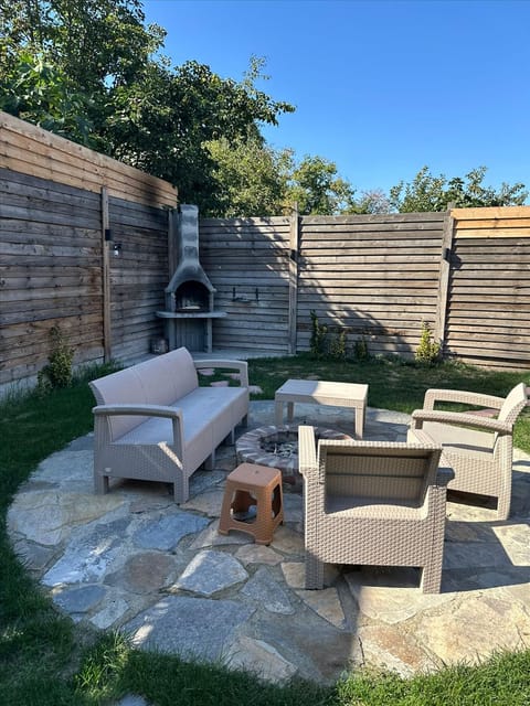 listing card gallery