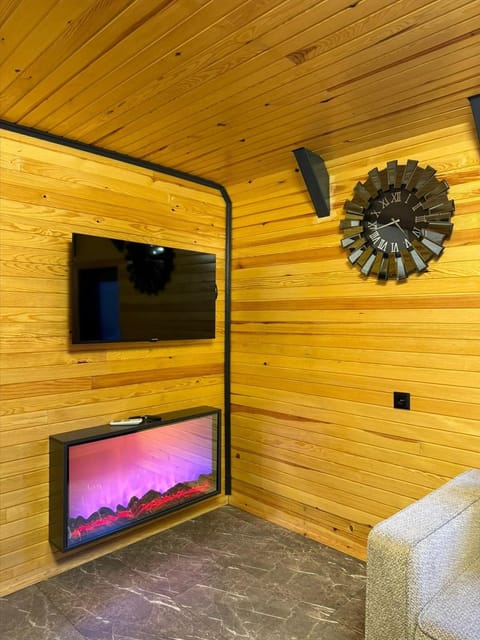 listing card gallery