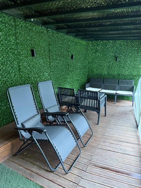 listing card gallery