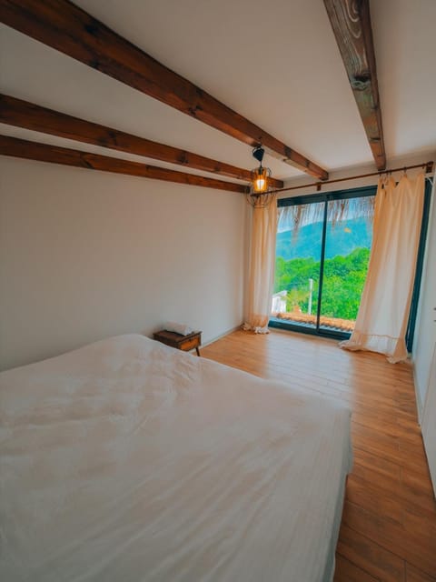 listing card gallery