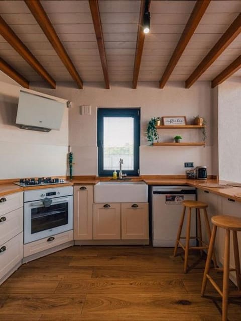 listing card gallery