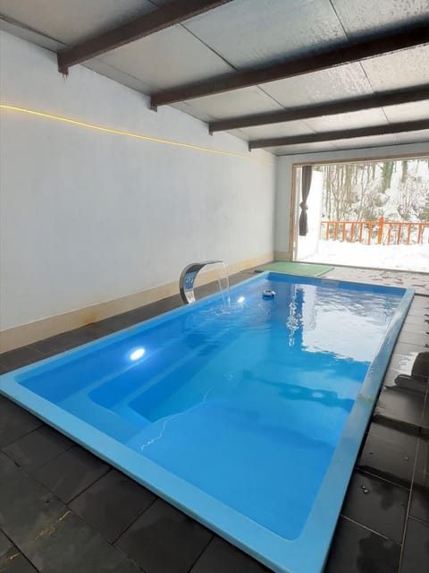 listing card gallery