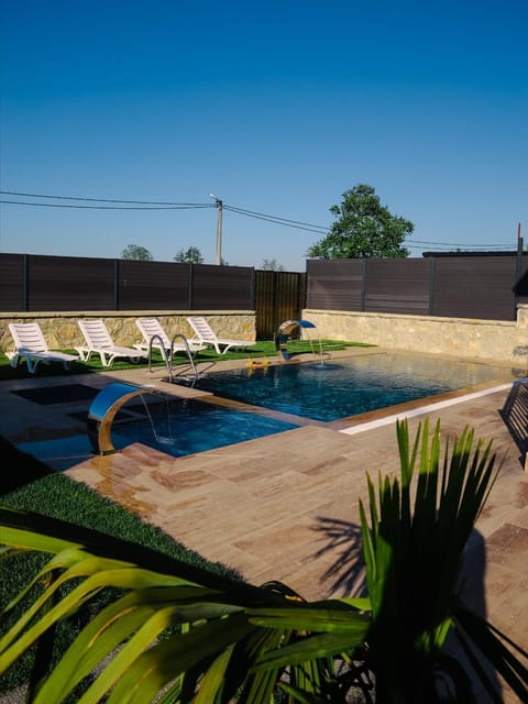 listing card gallery