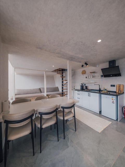 listing card gallery