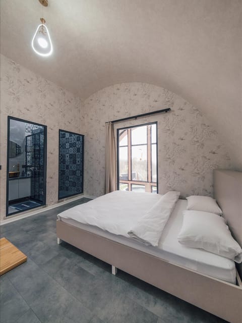 listing card gallery