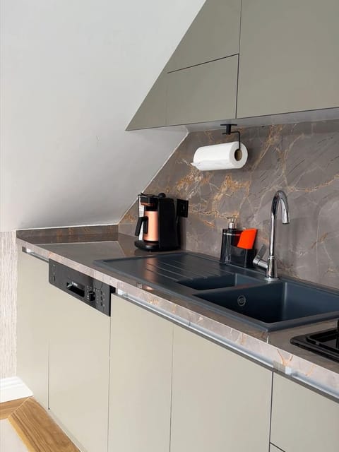 listing card gallery