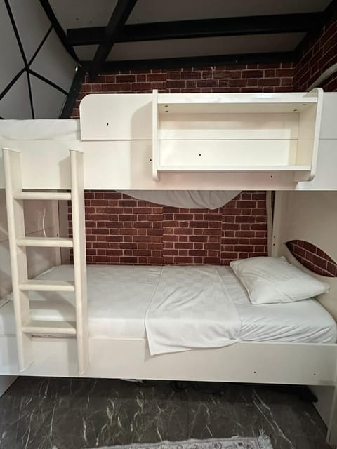 listing card gallery