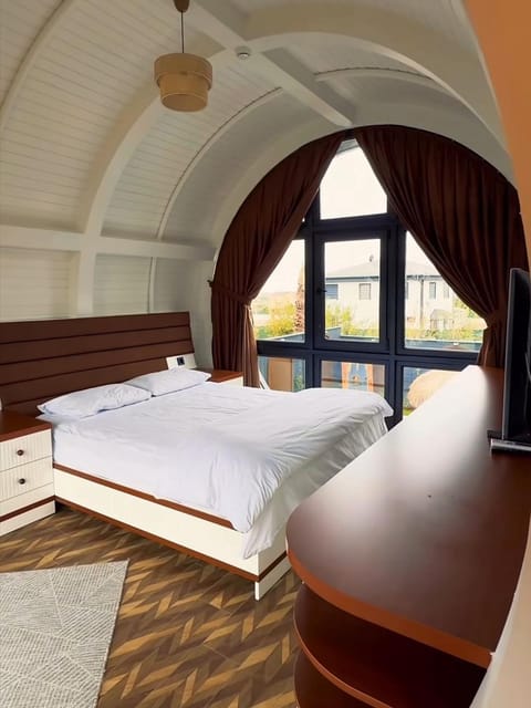 listing card gallery