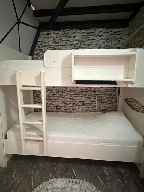 listing card gallery