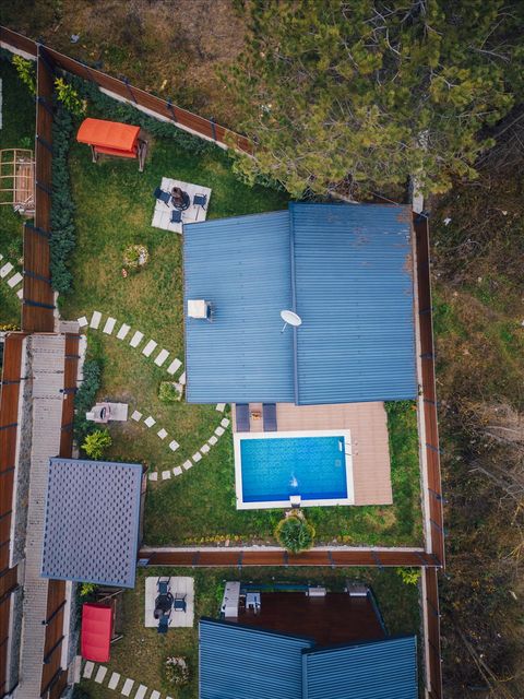 listing card gallery