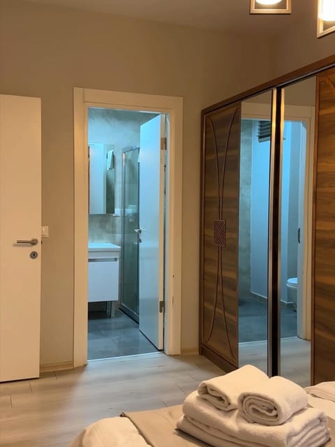 listing card gallery