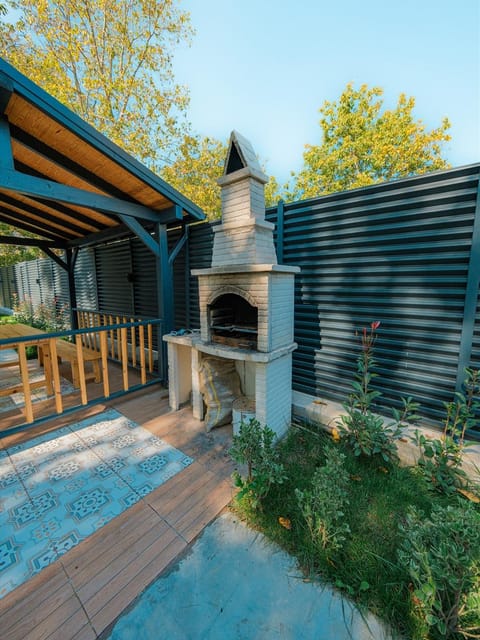 listing card gallery