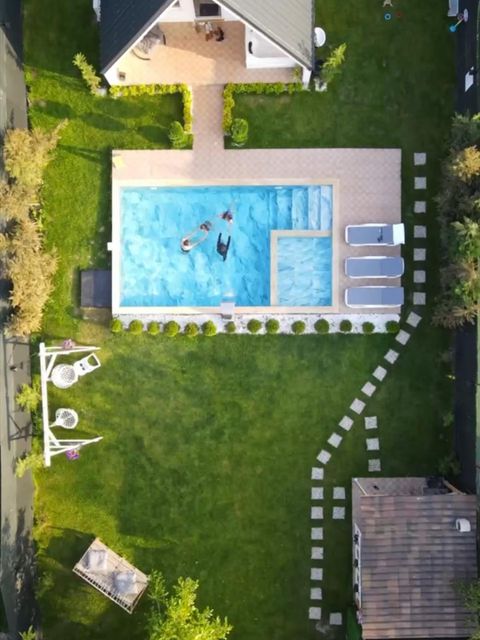 listing card gallery